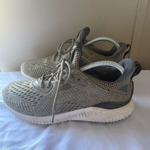 Adidas Alpha bounce Olive Green Men’s   Athletic Sneakers Size 8